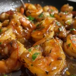 Deliciously prepared Camarão ao Alho e Óleo, highlighting cooked shrimp and aromatic garlic.