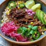 ['Bowl de Barbacoa com arroz, abacate e milho.', 'Close de Bowl de carne de vaca com ingredientes frescos.', 'Prato colorido de Bowl de Barbacoa com guarnições.', 'Bowl delicioso de Barbacoa com abacate e cebola roxa.']